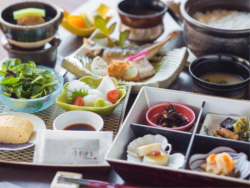Migiwatei Ochi Kochi Hotel Tomo Bagian luar foto